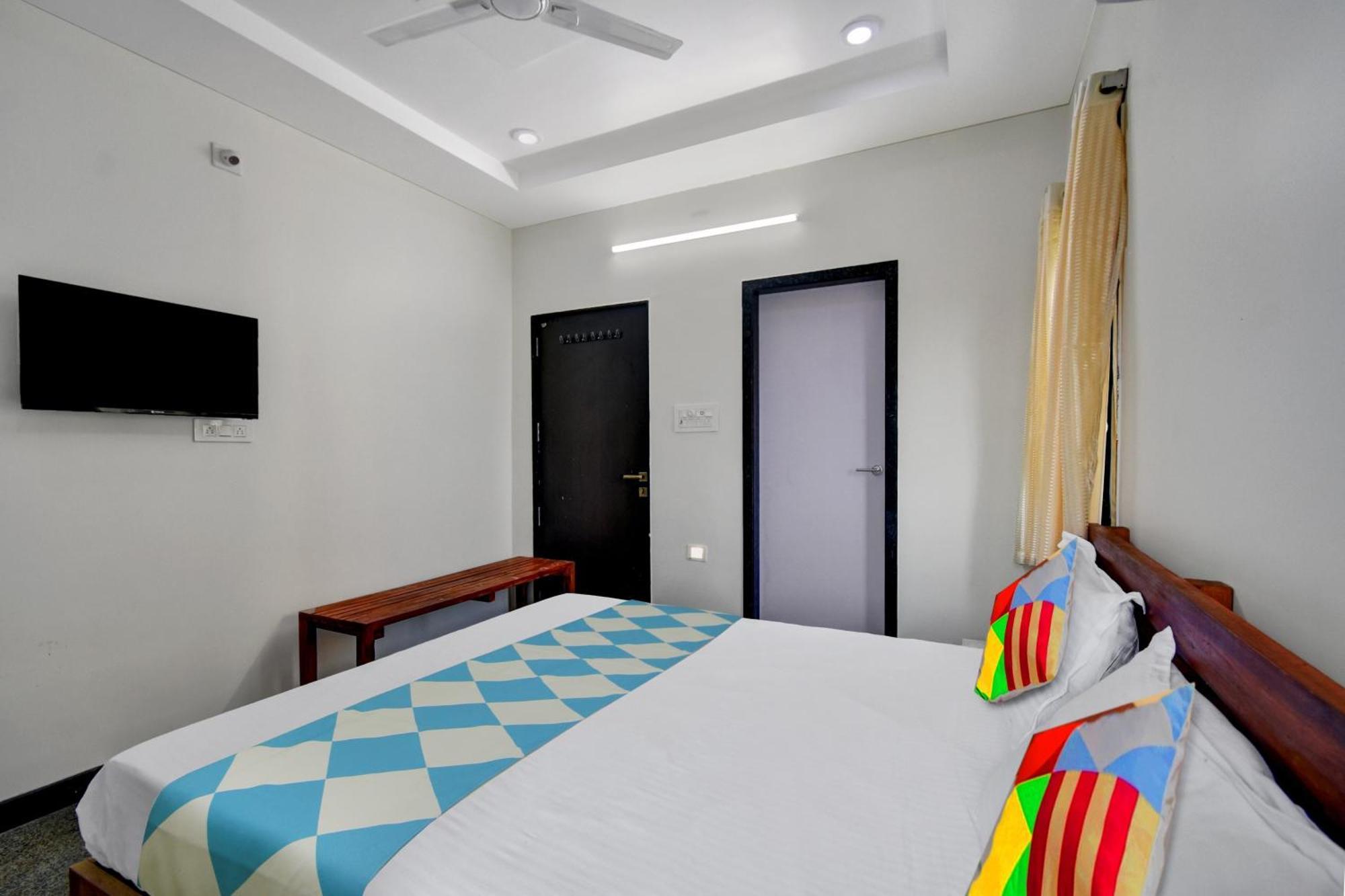 Oyo Home Msr Guest Inn Homestay Неллуру Экстерьер фото