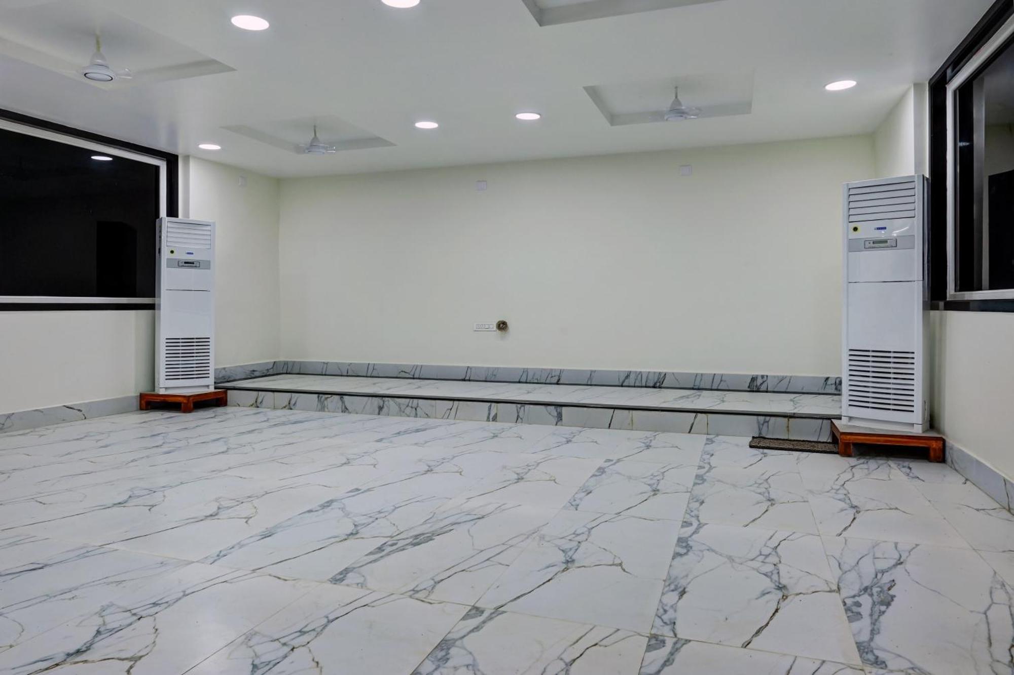 Oyo Home Msr Guest Inn Homestay Неллуру Экстерьер фото
